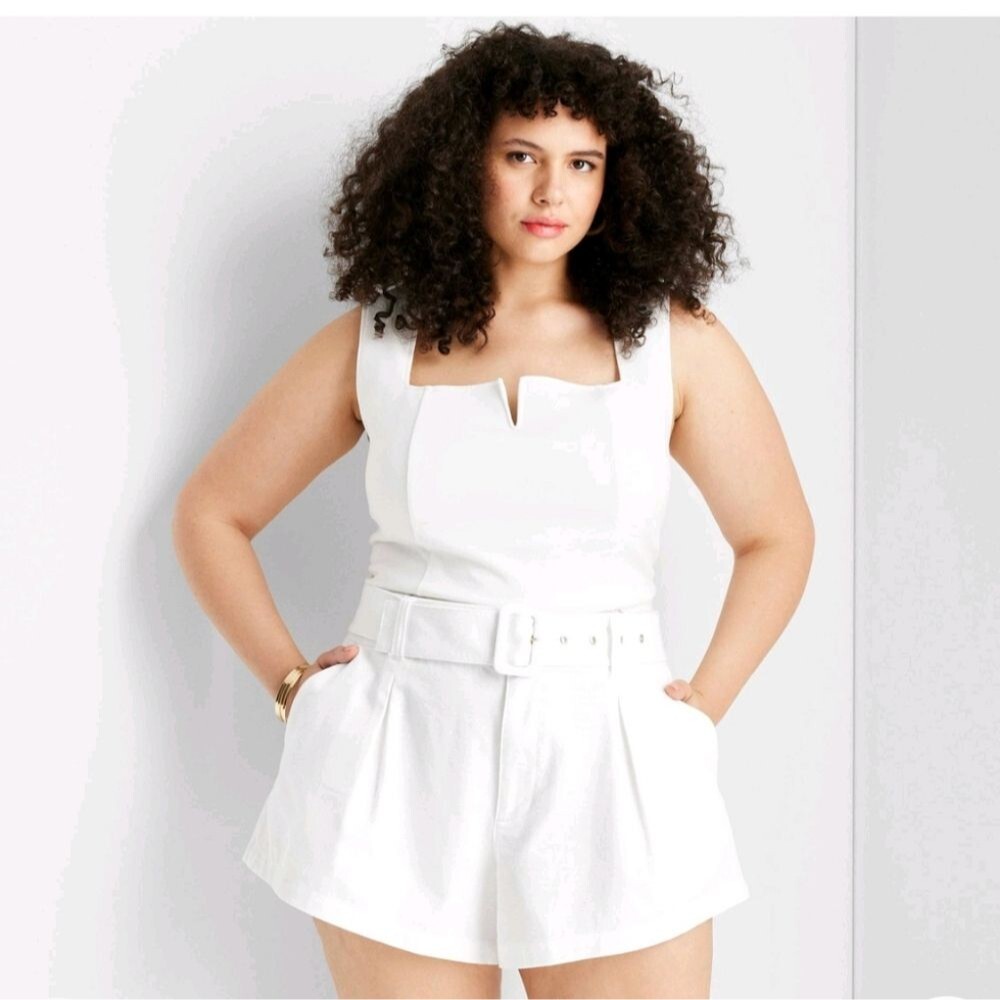 Future Collective Jenee Naylor NWT 30 4X White High-Rise Belted Pleated Shorts